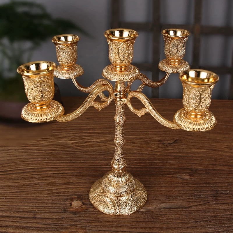 European-style high-end candlestick, romantic wedding decoration for candlelight dinner, hotel Western restaurant, home candlestick, creative decoration, alloy material, professionally manufactured, exquisite shape, European-style candlestick with unique beauty, pure hand-relief