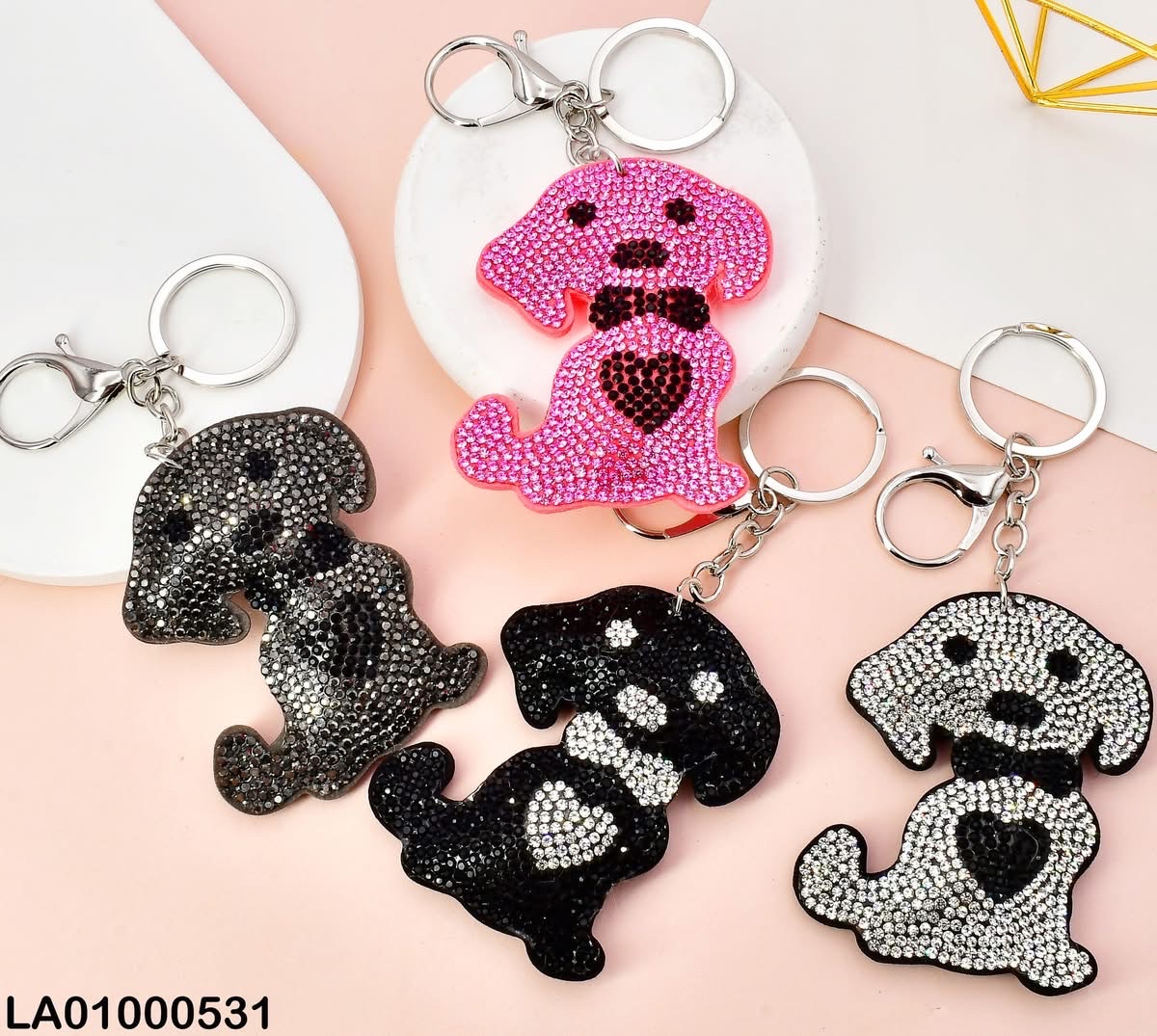 跨境新款小熊，包包烫钻钥匙扣ins时尚包包挂件女士手机链吊饰配件跨境热卖蝴蝶钥匙扣韩国绒烫钻时尚流苏包包挂件可爱手机挂件 