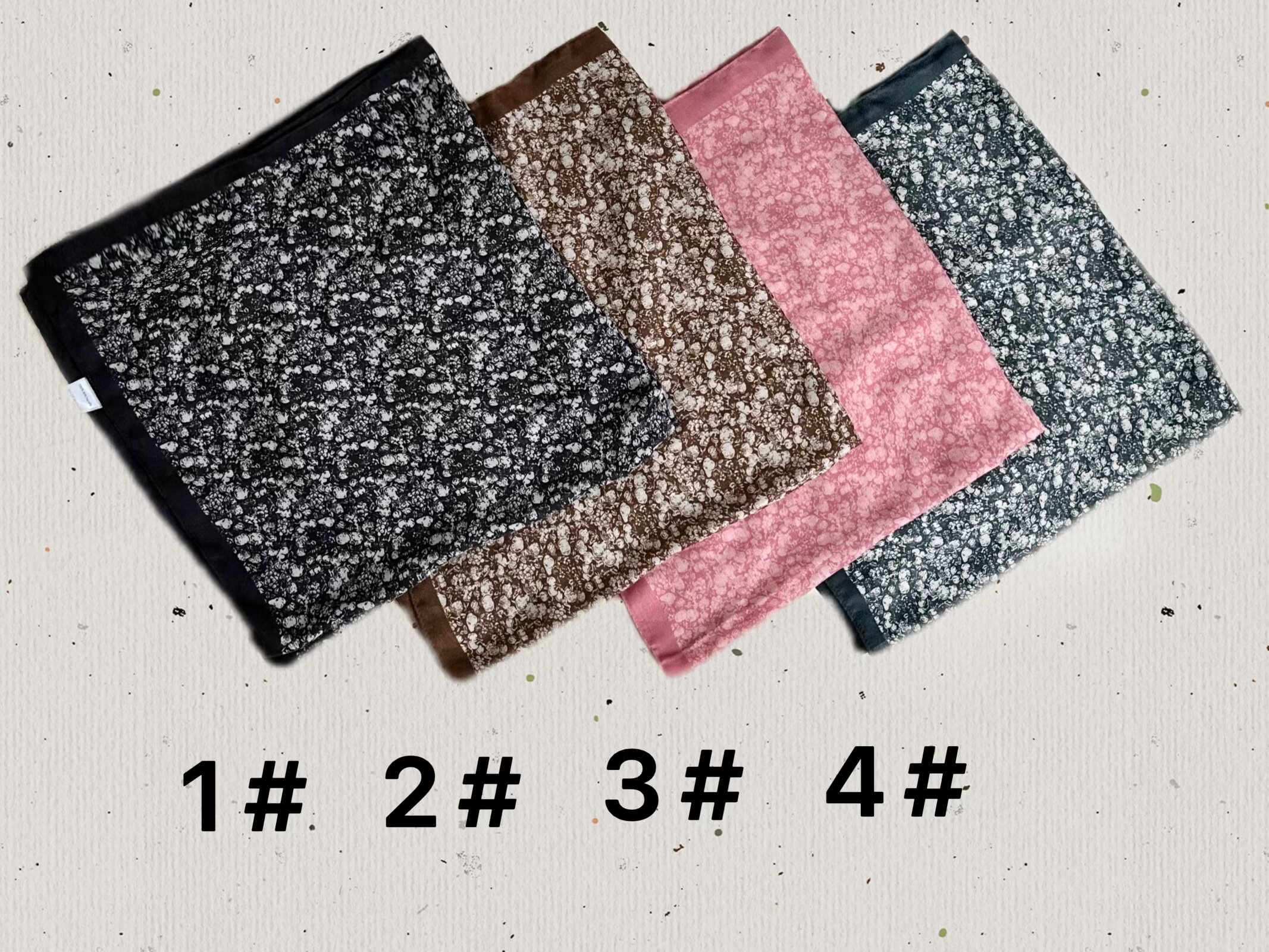 This is a high-quality cotton and linen square scarf of 90*90 for autumn and winter. It is light, breathable, fashionable and versatile