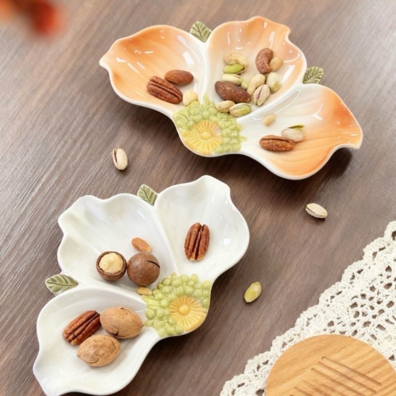 Creative ceramic three-leaf flower pastry plate, snack candy, dried fruit plate, high-end fruit plate Specification image
