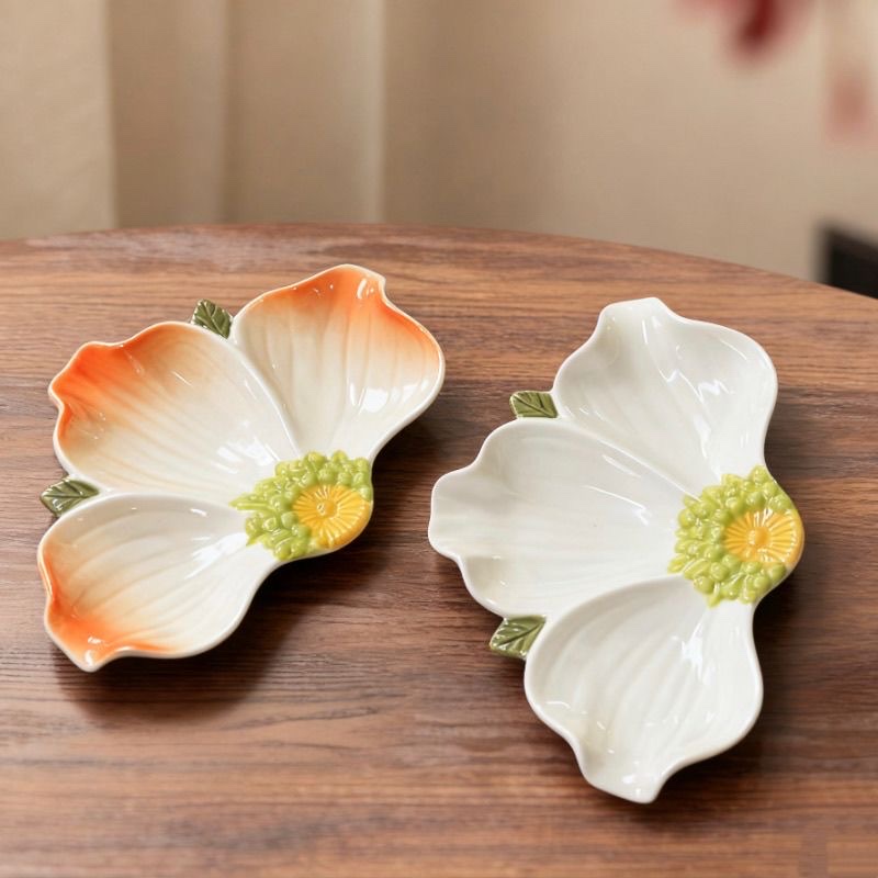 Creative ceramic three-leaf flower pastry plate, snack candy, dried fruit plate, high-end fruit plate details Picture