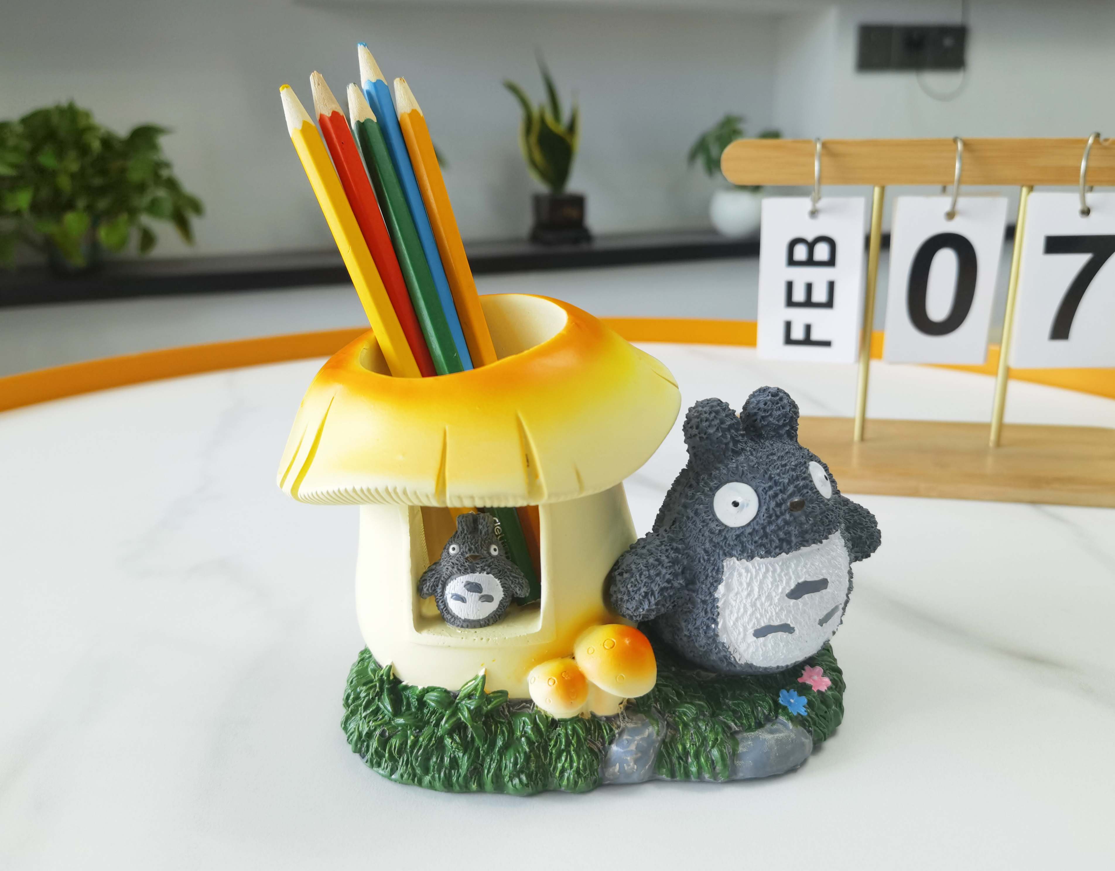 宫崎骏时尚学生笔筒卡通龙猫桌面收纳儿童礼物树脂摆件