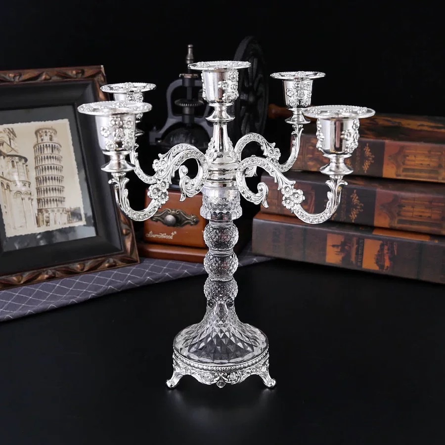 European-style metal and glass candle holders, romantic candlelight dinner props, wedding retro dining tables, home decoration ornaments, handicrafts, exquisite decorations, gifts. European style and exotic charm fully display personal appeal details Picture