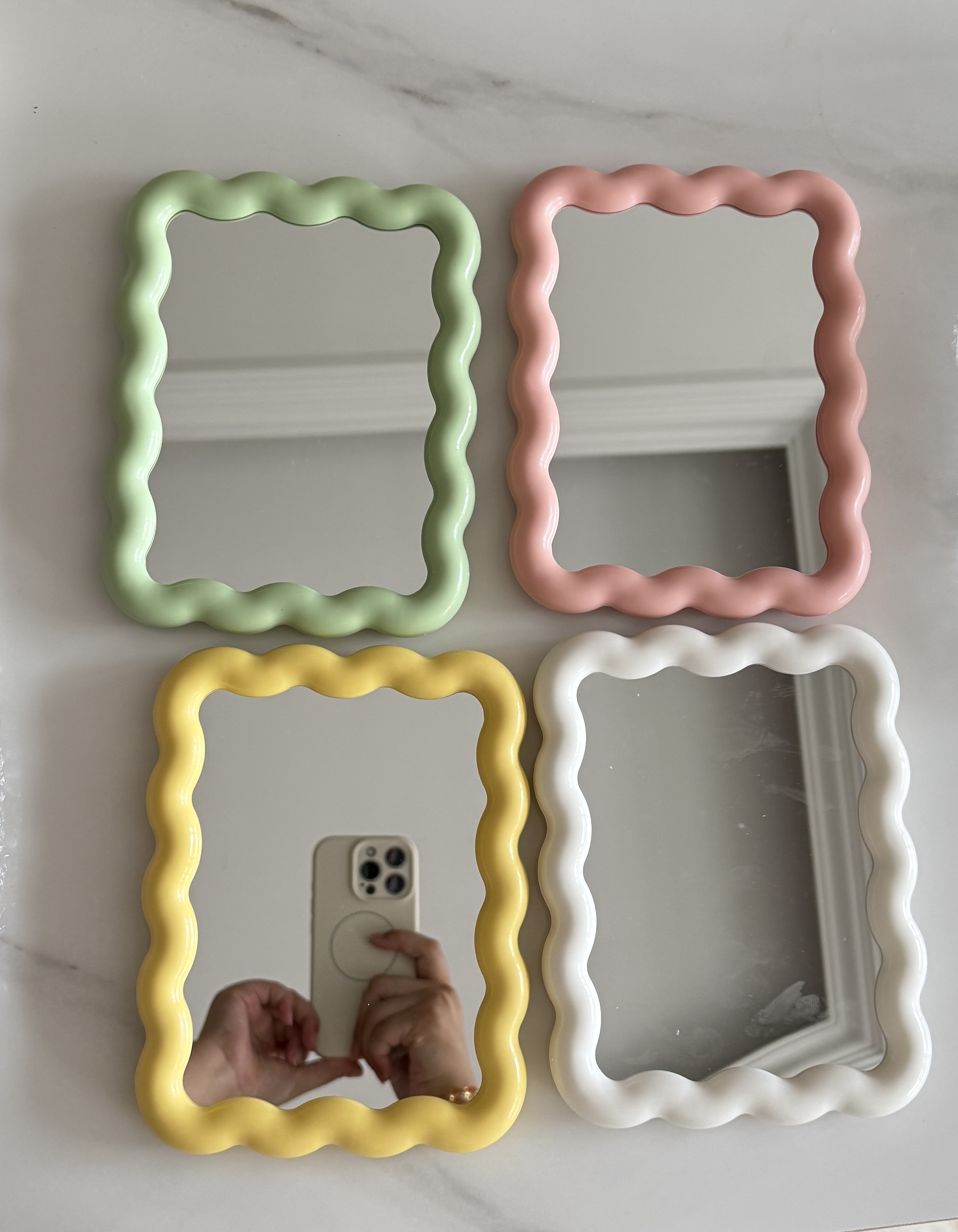 镜子化妆镜毛绒便携桌面镜子美容镜子梳妆镜子可爱款式时尚实用化妆镜