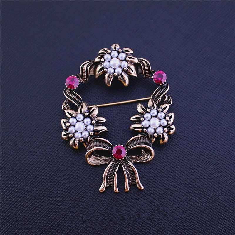 Wholesale of high-quality, fashionable, retro court Baroque brooches for men and women's suits and accessories from Europe and America detail image 6