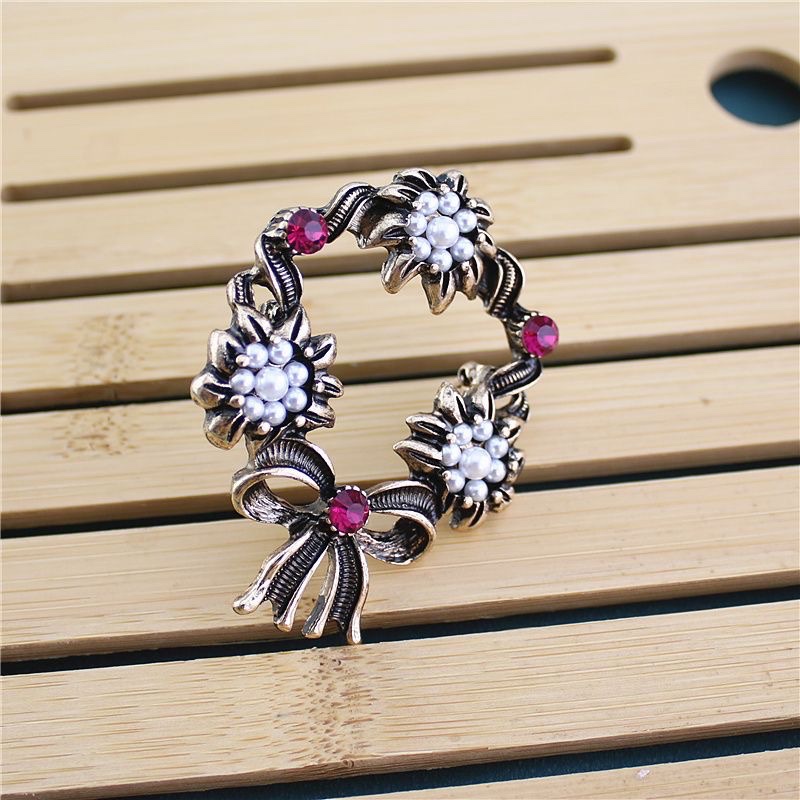 Wholesale of high-quality, fashionable, retro court Baroque brooches for men and women's suits and accessories from Europe and America details Picture