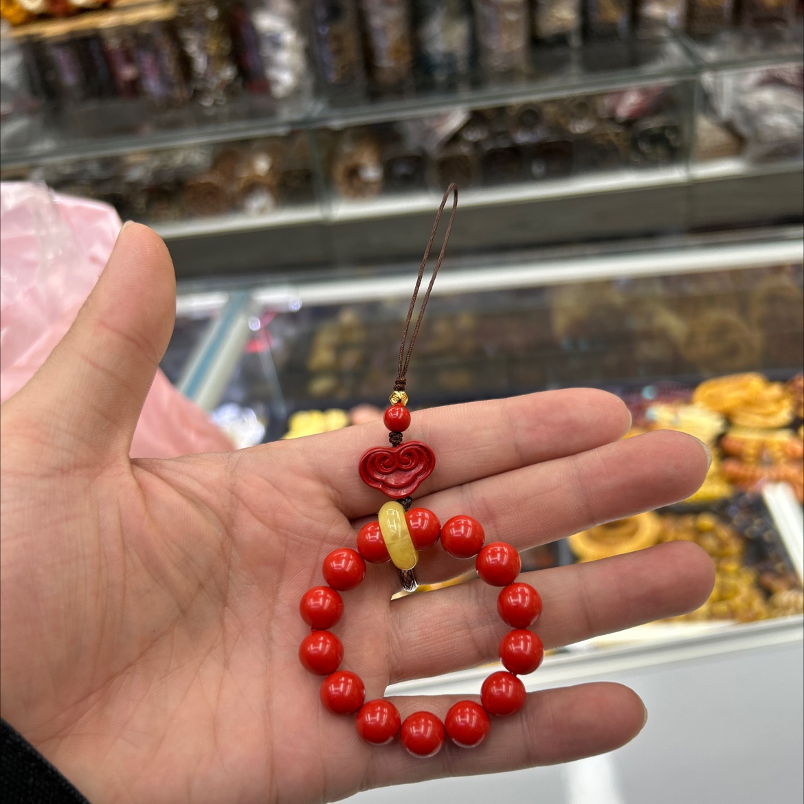 Natural cinnabar high-content red sand car, bag, mobile phone, wealth, peace and auspicious cloud gifts Specification image