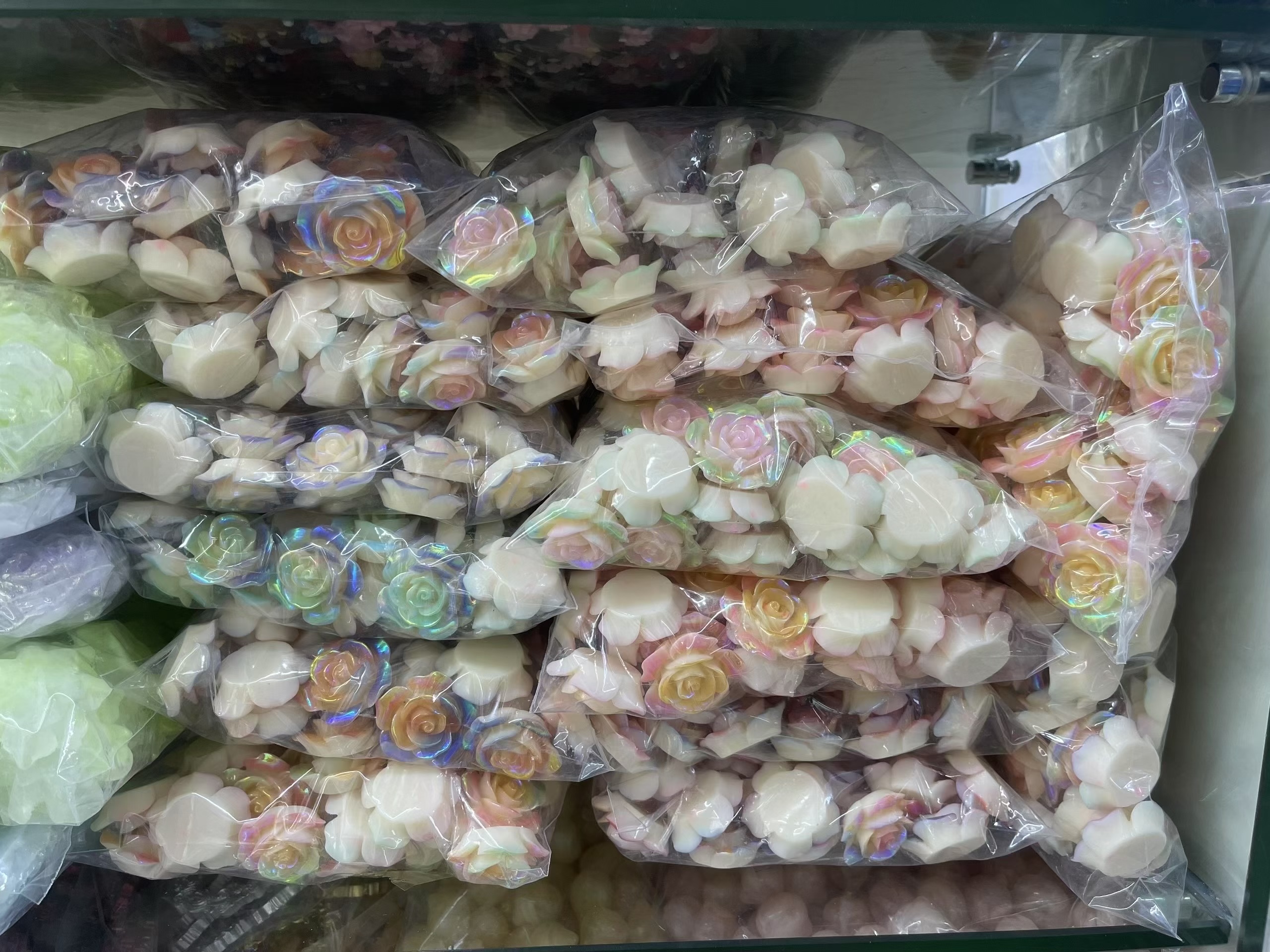 厂家直销没有代销好看流行时尚树脂花饰品配件细节图