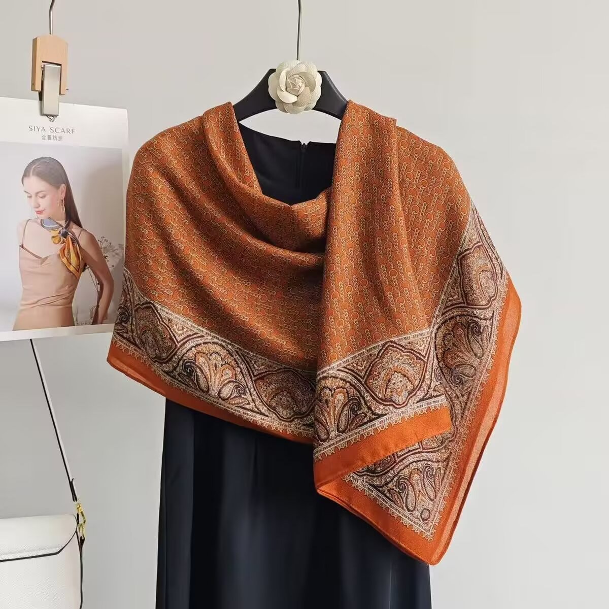 The new cotton and linen versatile and fashionable autumn and winter letter scarf is a high-end winter shawl. It can be used for both warmth and a stylish scarf