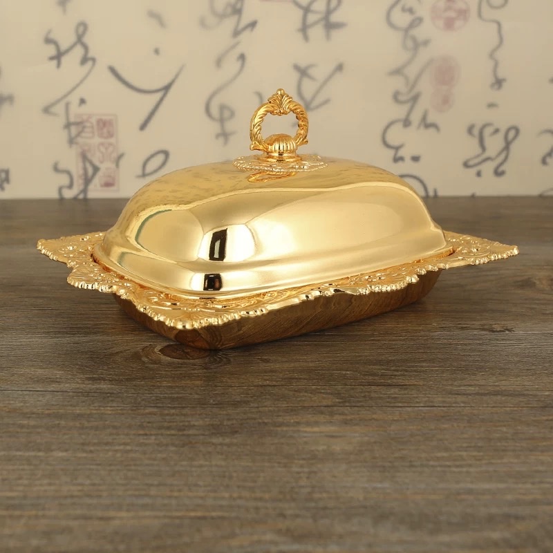 European-style retro golden square tray, living room coffee table, dried fruit plate, fruit plate, pastry plate, storage plate, decorative item plate, Western-style dinner plate, dinner plate Application Scenario