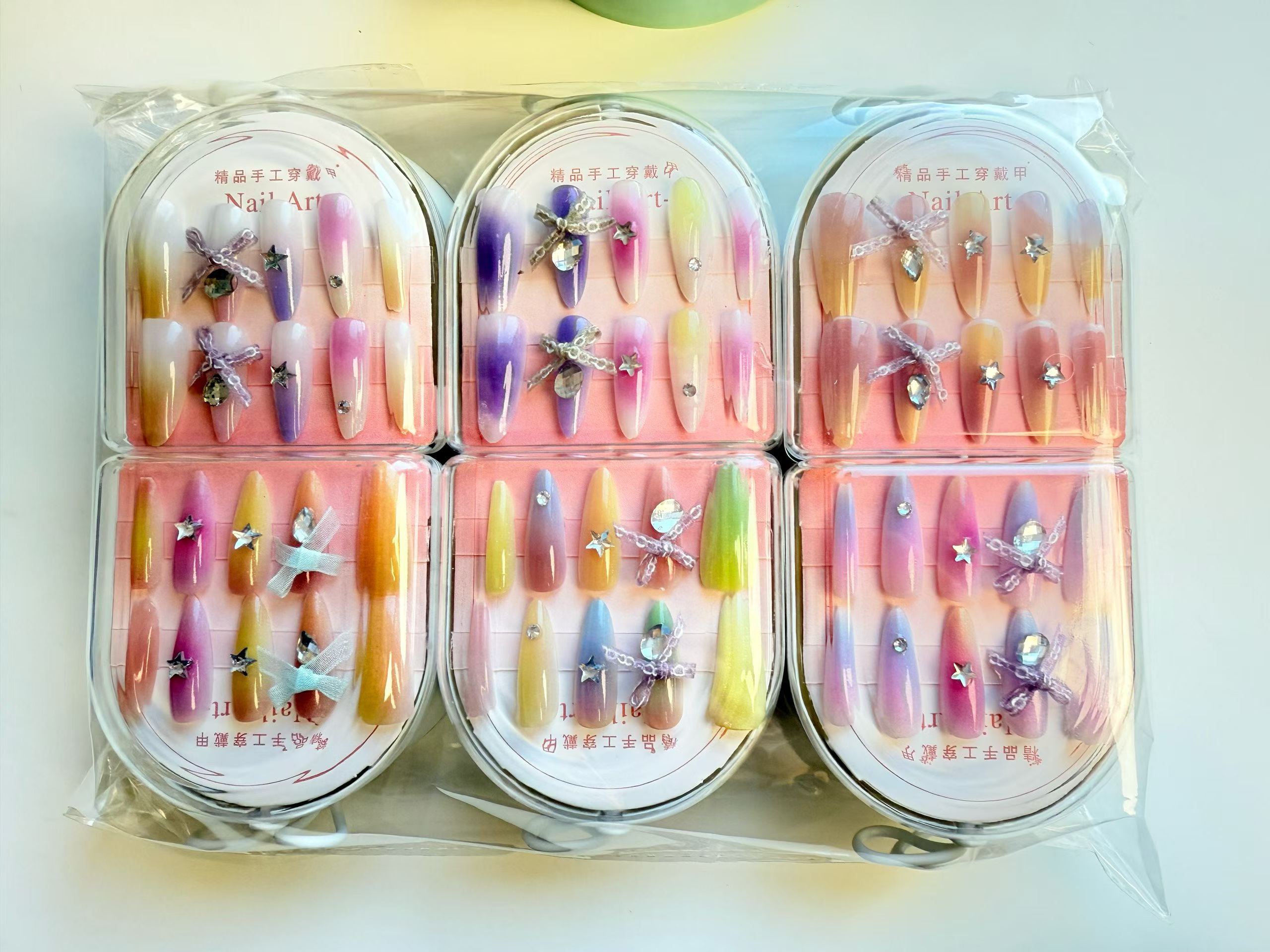 Wholesale of wearable nail clips for nail art, diamond-style new styles Specification image
