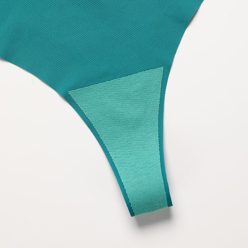 European and American women's thongs are seamless with ice silk undefined