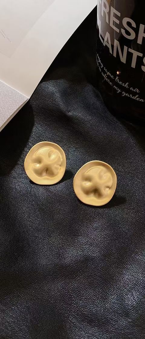 Korean-style fashionable, casual and versatile earrings, brass electroplated with 18K matte gold, S925 silver needle Specification image