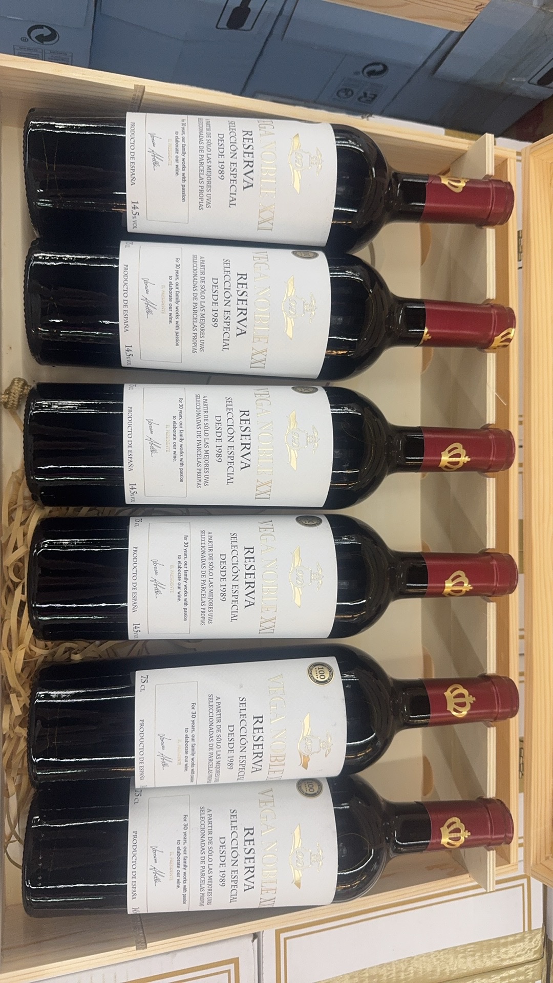 Original imported Berga Noble Reserve dry red wine from Spain details Picture