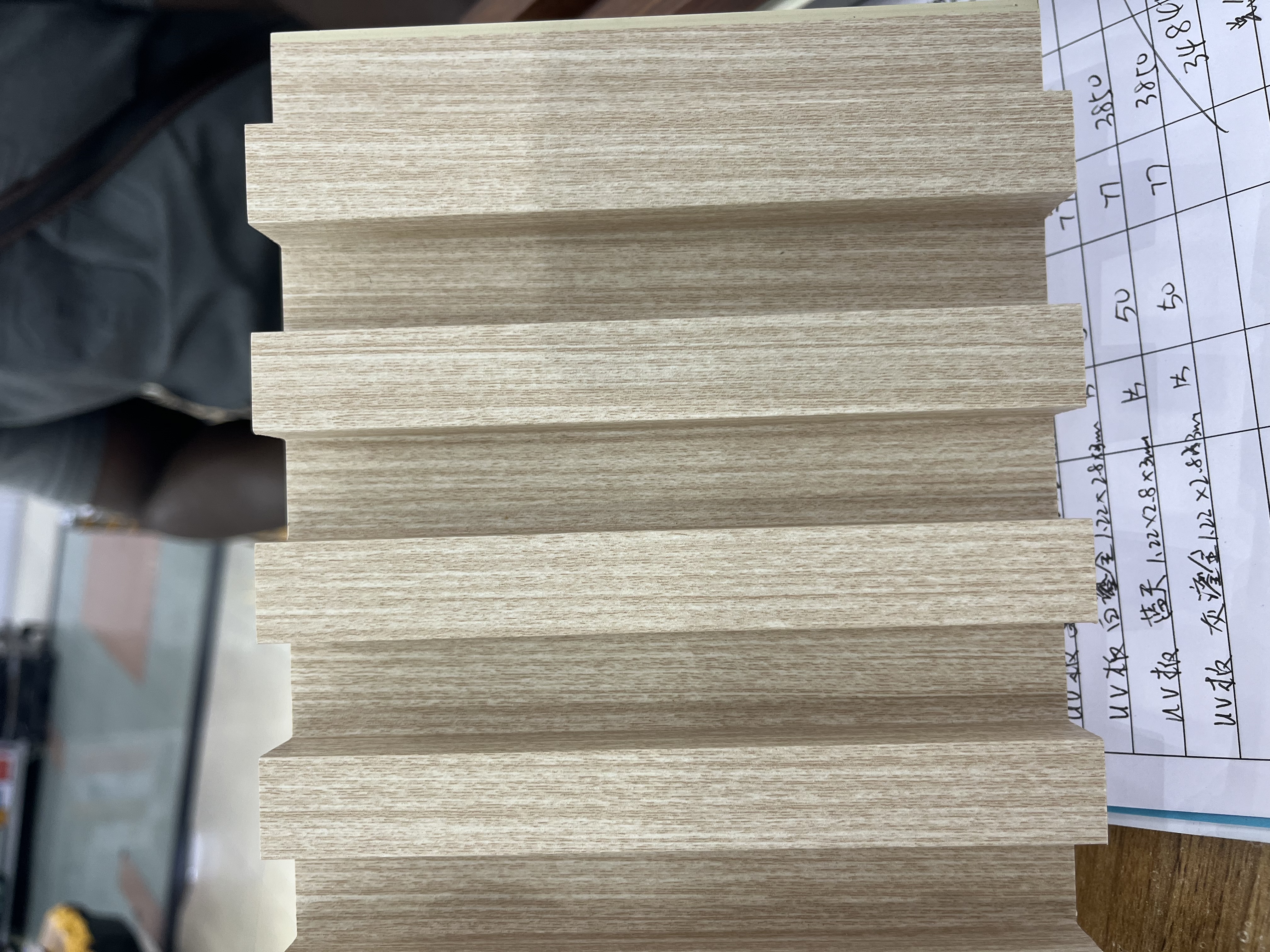 定制竹木纤维格栅板PVC 格栅背景墙板外贸装饰木纹吊顶格栅详情图4