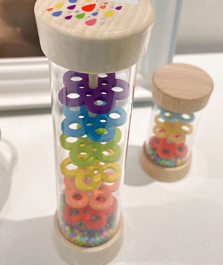 
• 雨棍：起源于南美洲，最初是印第安人的祈雨工具。传统雨棍用中空的仙人掌茎或竹子制成，内部排列着木钉等障碍物，填充沙粒细节图