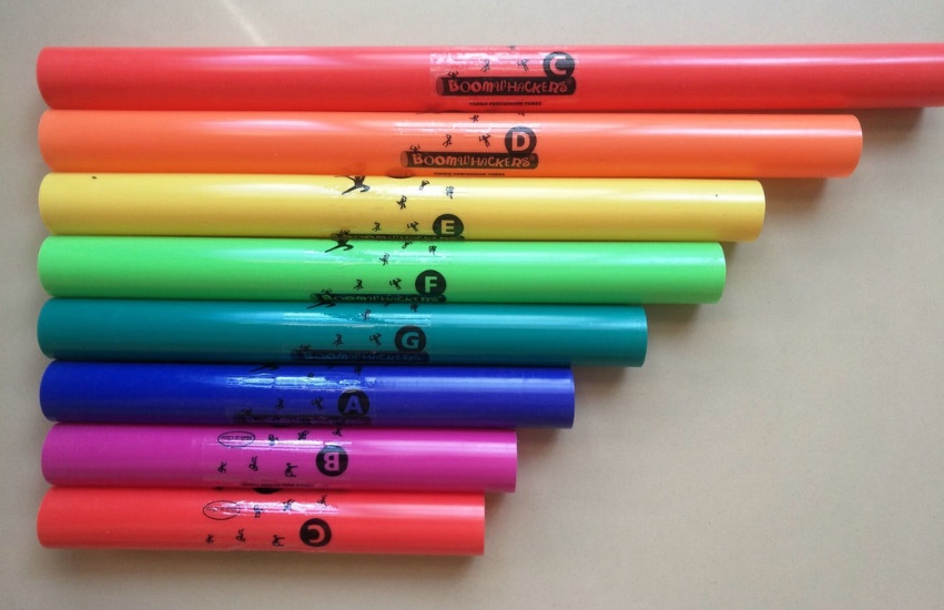 音桶是一种常见的声学器具，根据长短发出不同的声音



