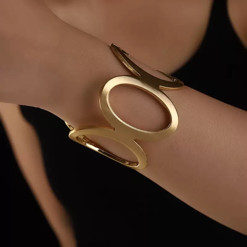 Stainless steel simple and fashionable women's bracelet, trendy and versatile bracelet
