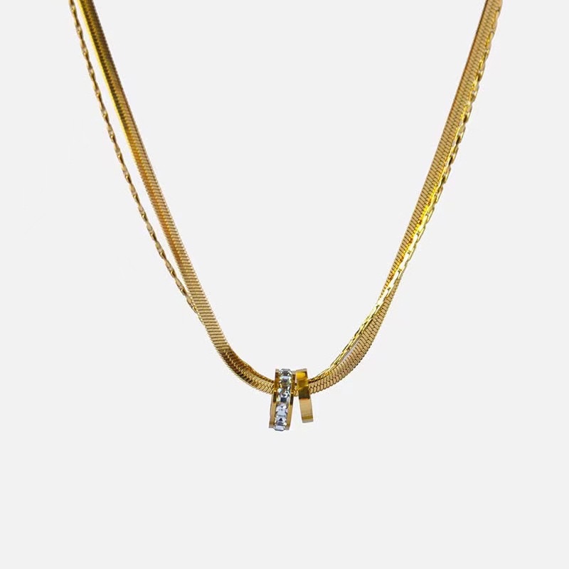 Fashionable and simple metal necklace, a versatile, trendy and personalized accessory for women, an elegant gift accessory, and a long necklace Application Scenario