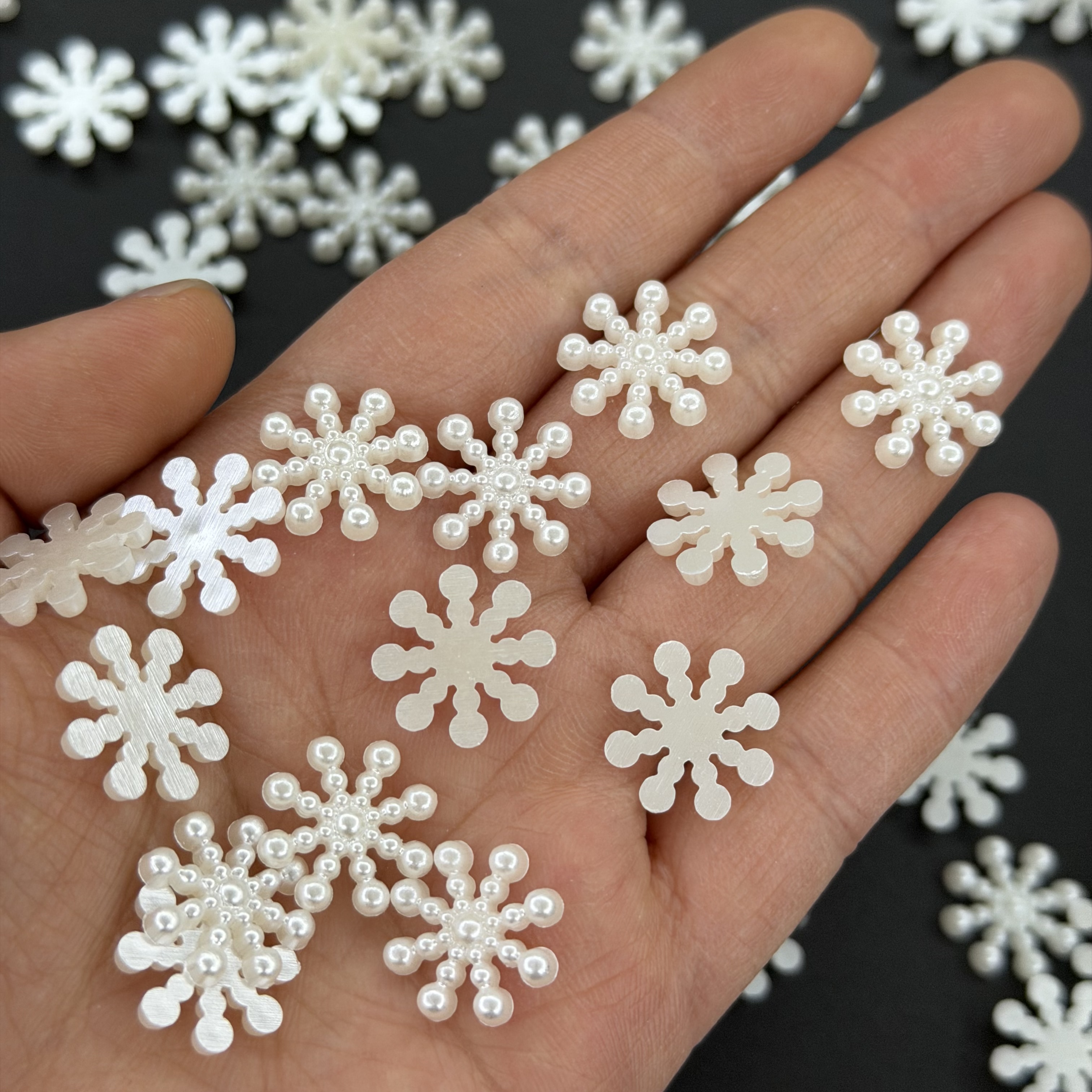 Christmas imitation pearl snowflake DIY decorative accessories, handcrafted headwear, shoes and clothing accessories, three-dimensional snowflake patches, white imitation pearl snowflake outfits Specification image