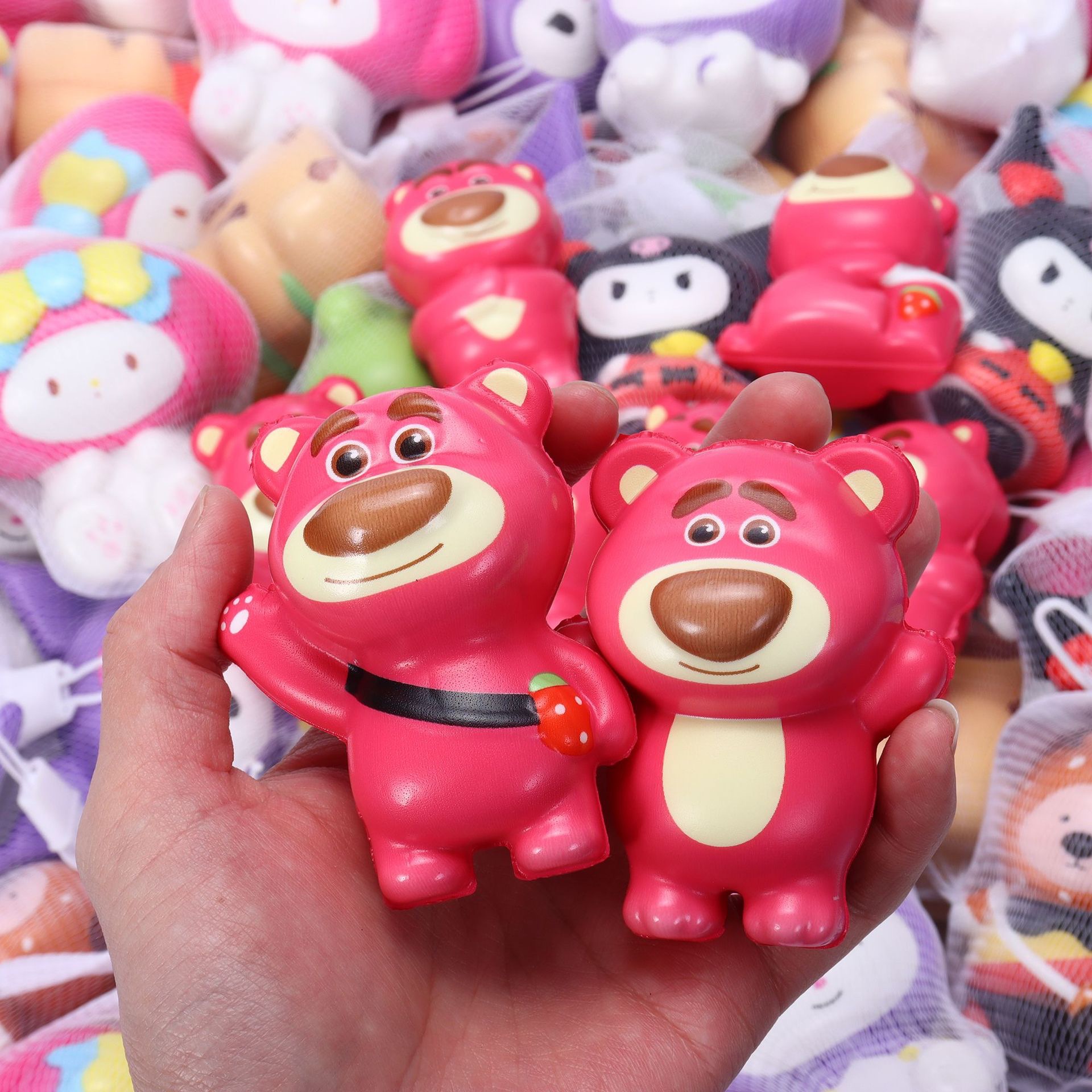 解压草莓熊按压慢回弹玩具详情图2