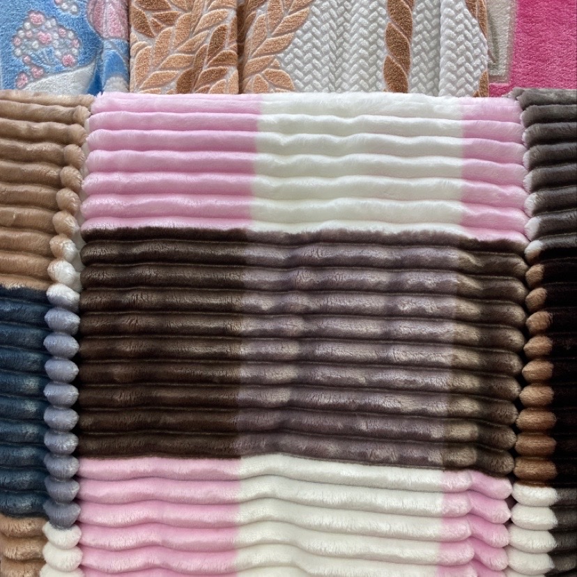 厂家直销毛毯法兰绒毯子多功能毛毯法兰绒毯柔软舒适毯子法兰绒毯