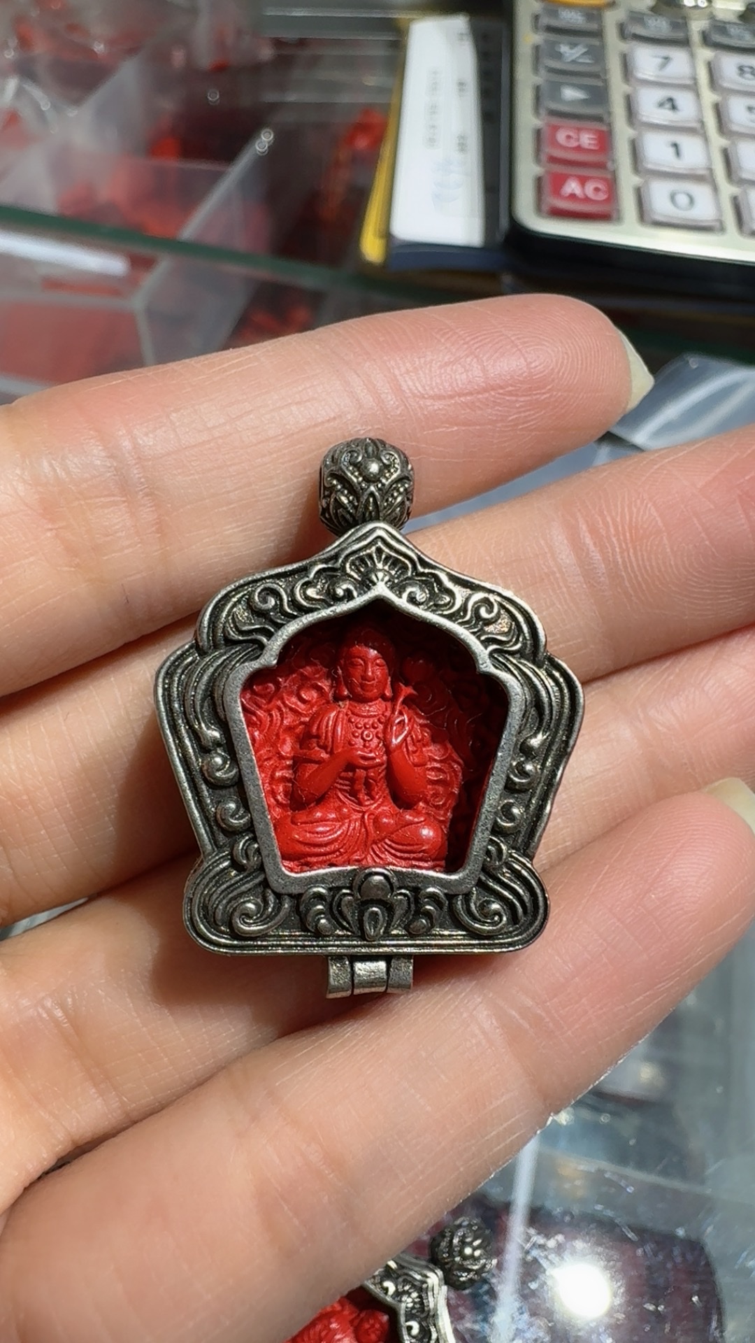 Fashionable short mobile phone chain, women's acrylic prayer bead pendant accessory, simple and versatile mobile phone pendant, trendy accessory, cinnabar Thangka pendant