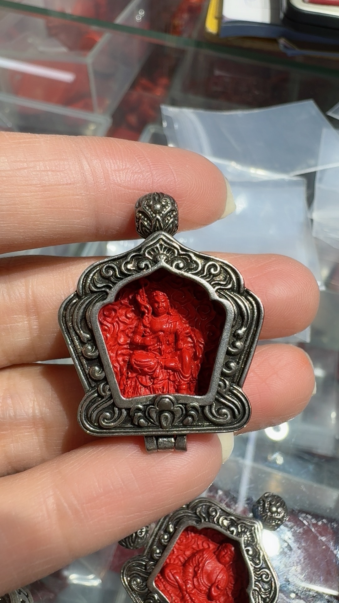 Fashionable short mobile phone chain, women's acrylic prayer bead pendant accessory, simple and versatile mobile phone pendant, trendy accessory, cinnabar Thangka pendant Item Picture