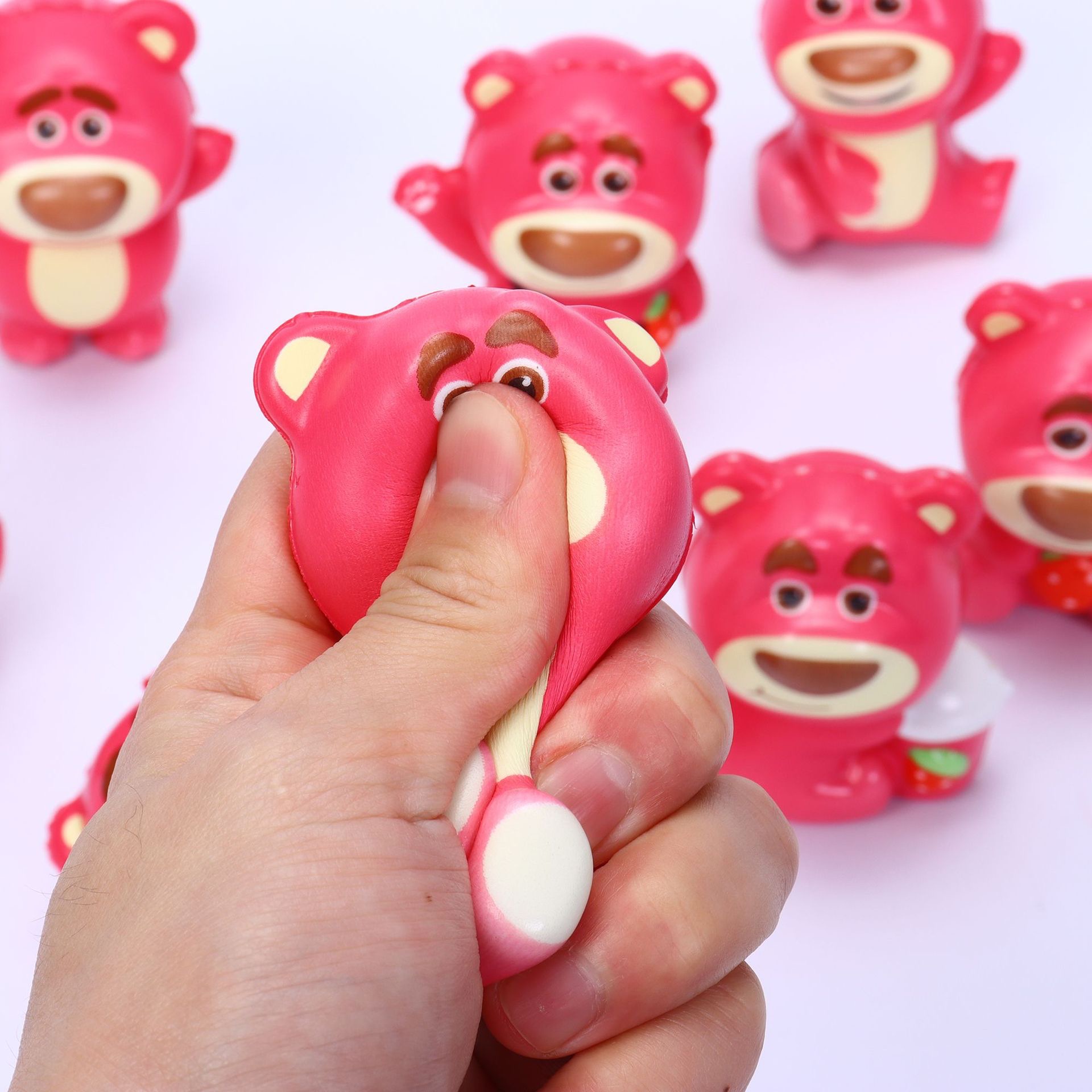 解压草莓熊按压慢回弹玩具详情图5