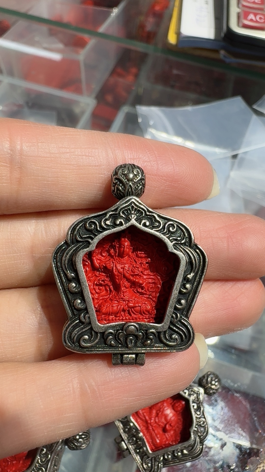 Fashionable short mobile phone chain, women's acrylic prayer bead pendant accessory, simple and versatile mobile phone pendant, trendy accessory, cinnabar Thangka pendant Specification image