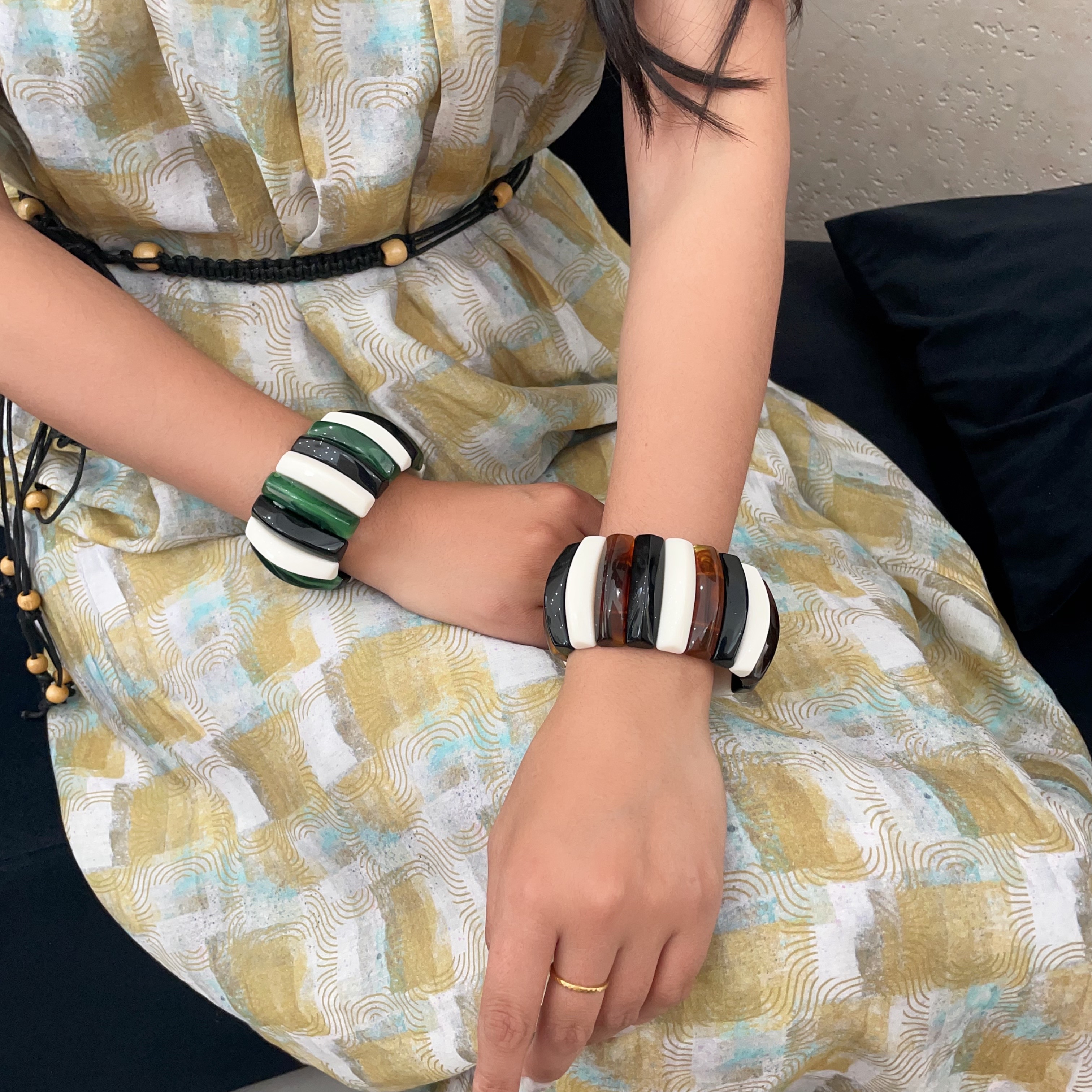 European and American acrylic bracelet, fashionable marble pattern road bracelet, light luxury black and white bracelet for both men and women, new women's collection details Picture