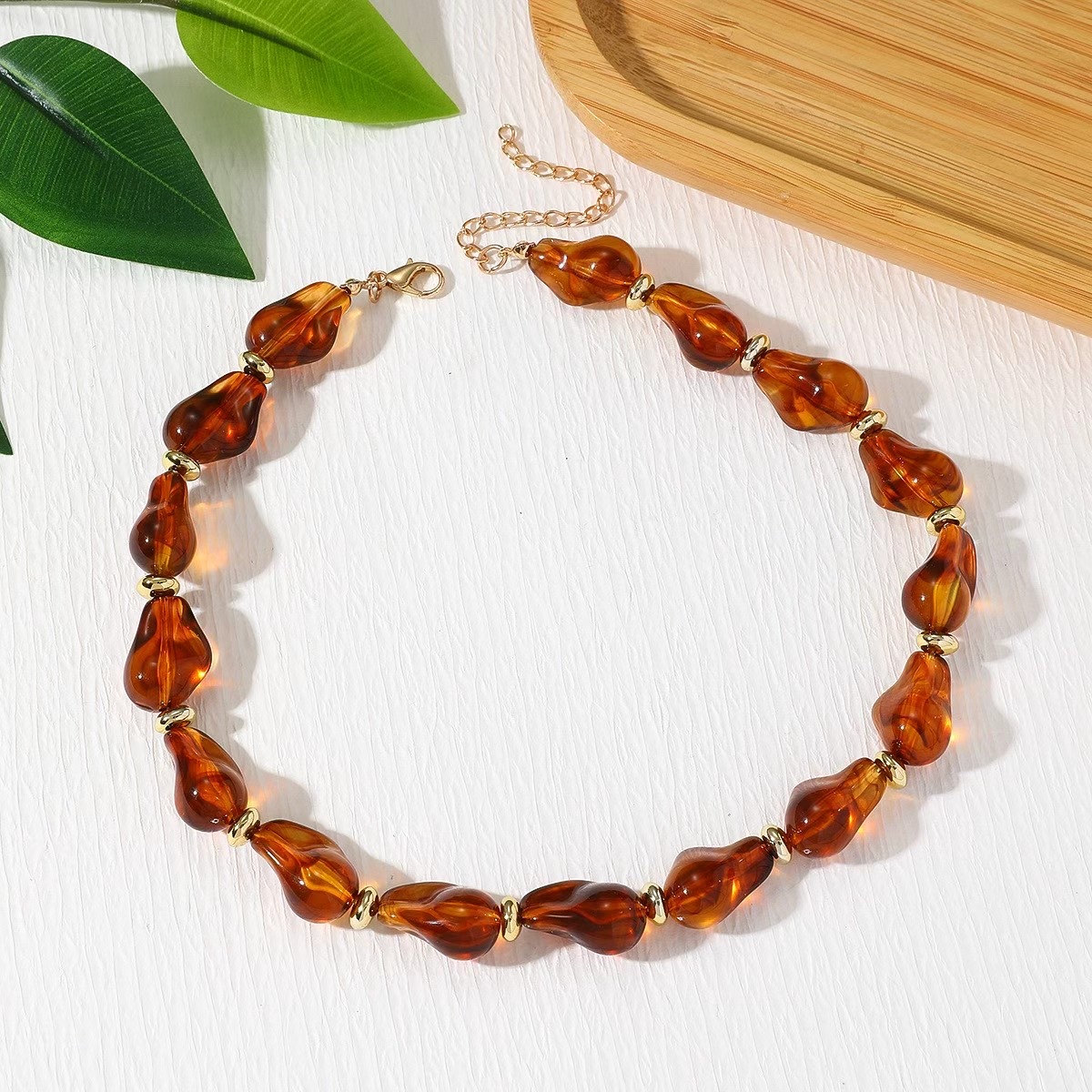 Acrylic irregular imitation Baroque beaded necklace, retro style collarbone chain, light luxury and high-end necklace for women detail image 4