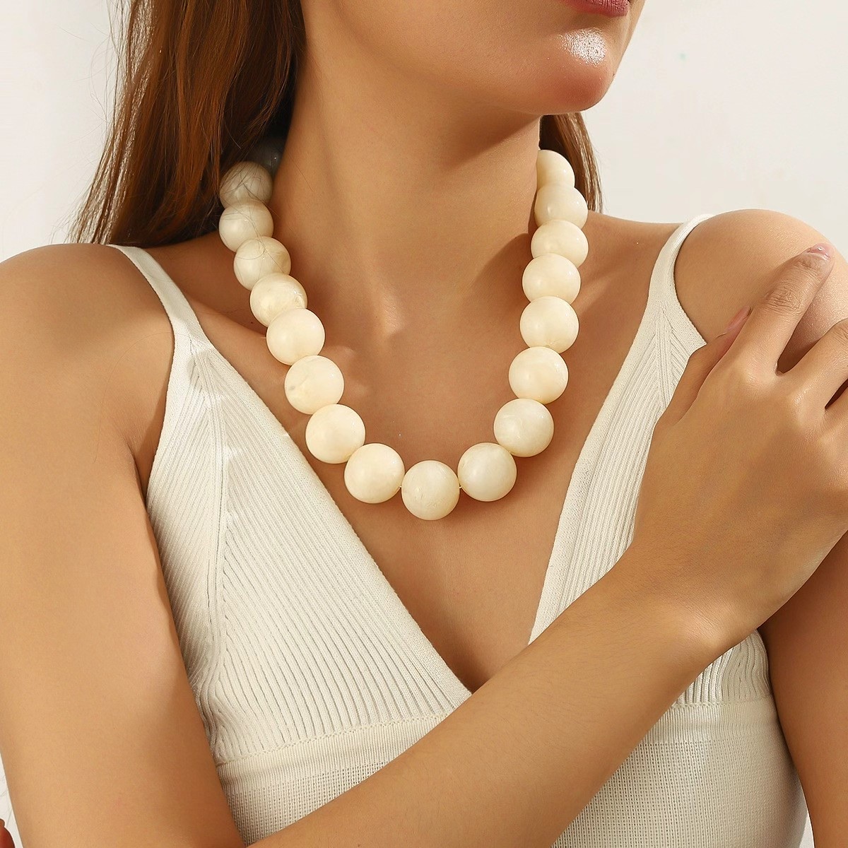 New European and American acrylic exaggerated colored beaded necklace, fashionable geometric round bead collar collarbone chain, versatile 24 miles details Picture