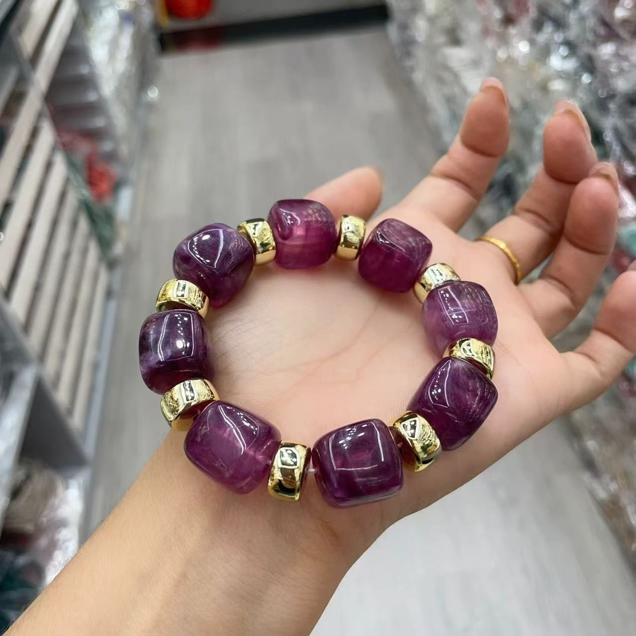 The new product is a color-coated acrylic bracelet with a beaded design, featuring a simple and versatile design details Picture