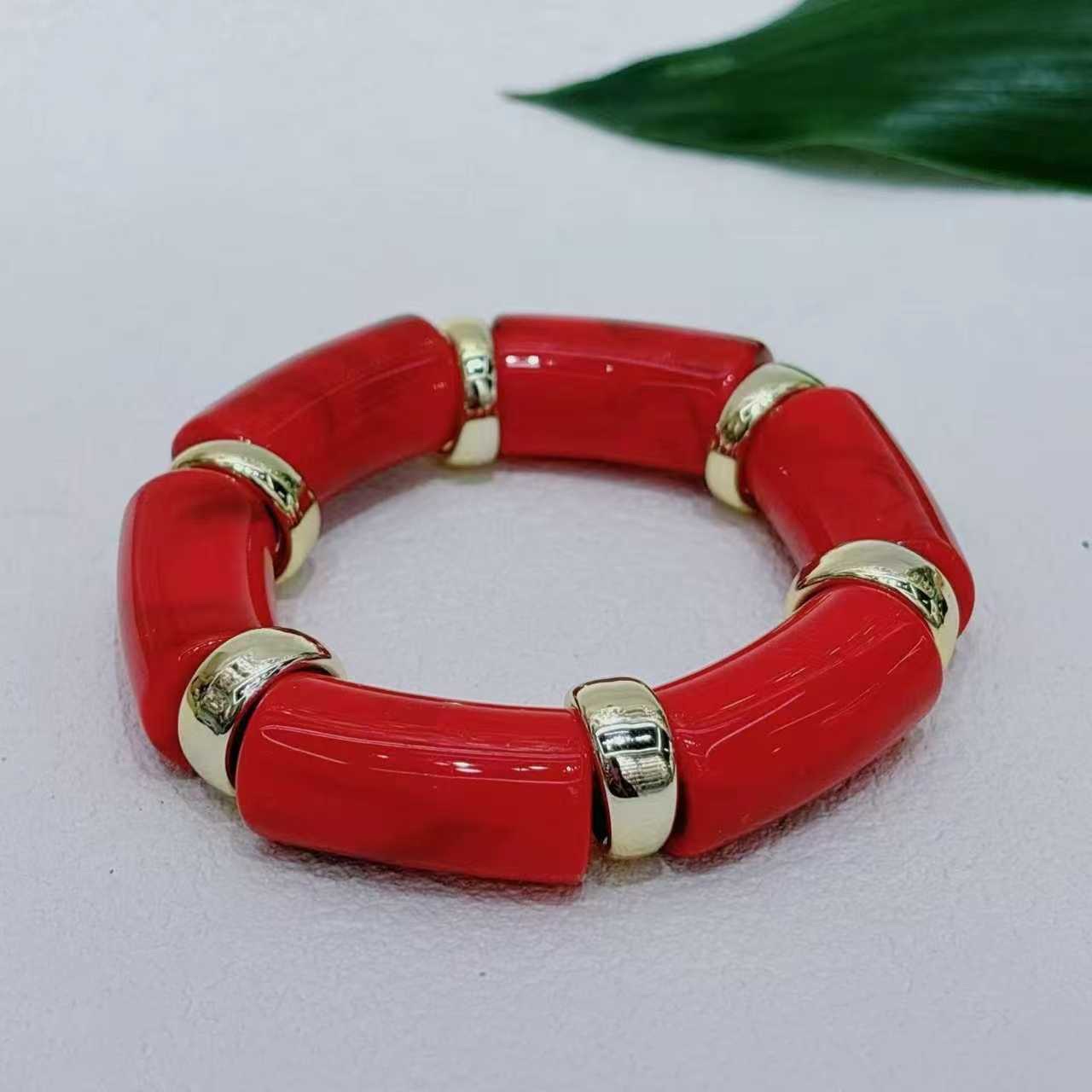 This cross-border popular and versatile elastic bracelet features a pearlescent mixed and matched acrylic curved tube bracelet with a design sense