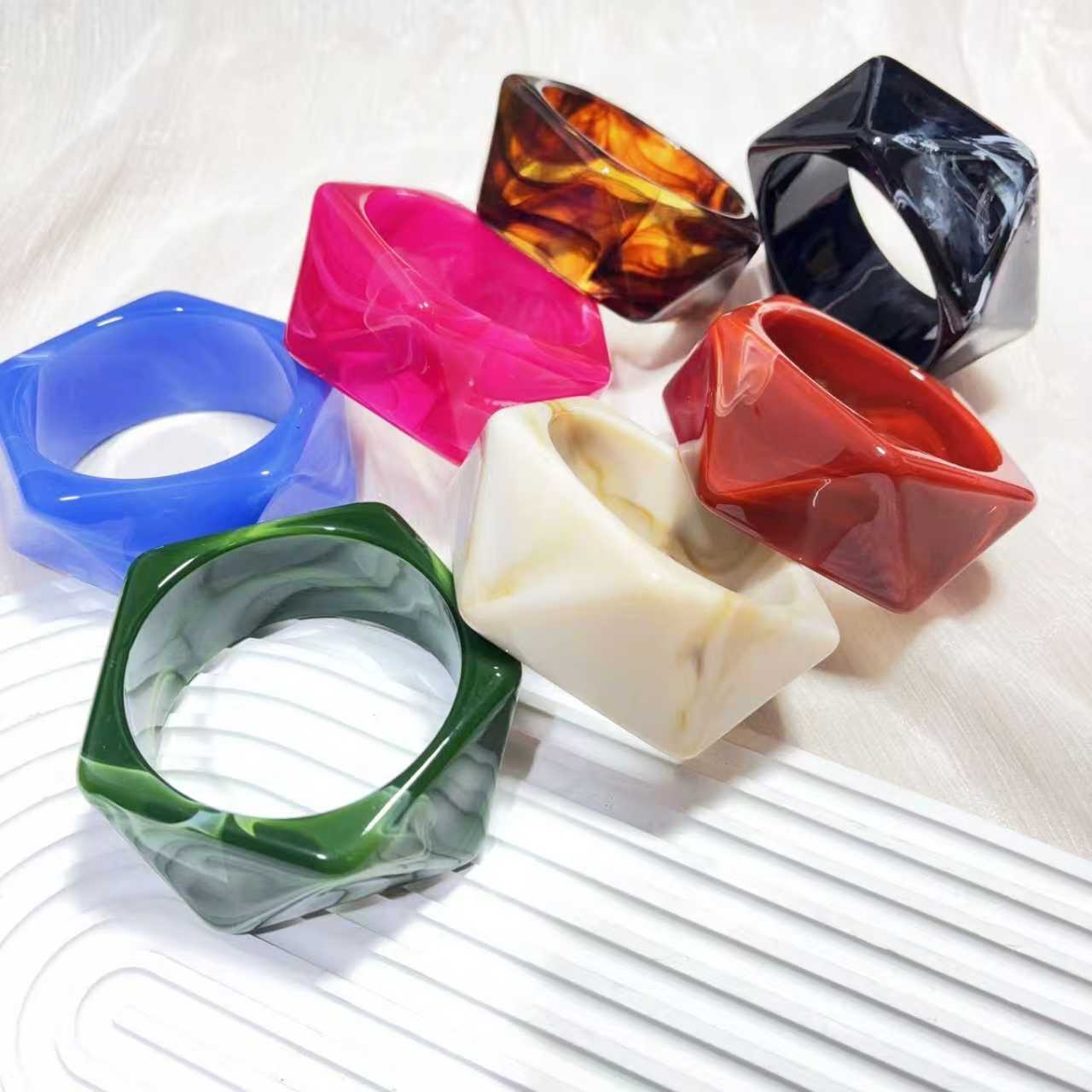 New European and American irregular resin round bracelet, a fashionable, sweet, simple and elegant wristband, a niche and high-end accessory details Picture