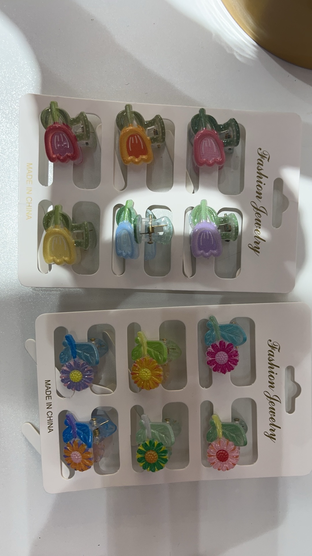 New Year Red Shark clip, duckbill claw clip, hair clip, hair accessory, fashionable and versatile hairstyle accessory, shark clip, duckbill clip, duckbill clip, New Year red hair clip, New Year red hair clip, New Year red hair clip, claw clip, shark clip, shark clip, shark