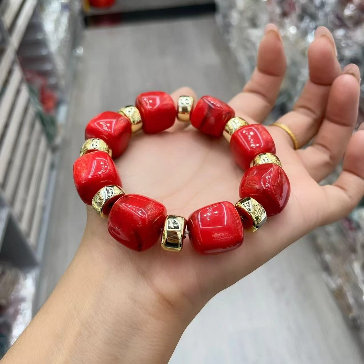 The new product is a color-coated acrylic bracelet with a beaded design, featuring a simple and versatile design Specification image