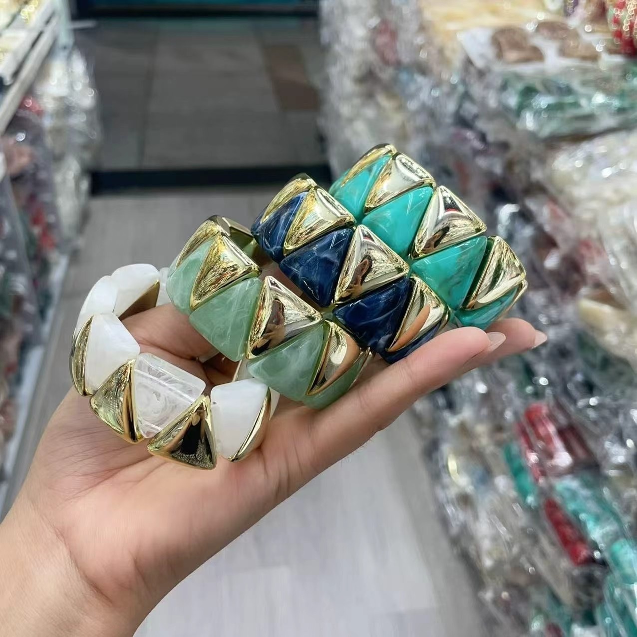 Cross-border European and American wide-sided interlaced diamond-shaped bracelet, with a light luxury and high-end feel, exaggerated and fashionable temperament, women's wholesale details Picture