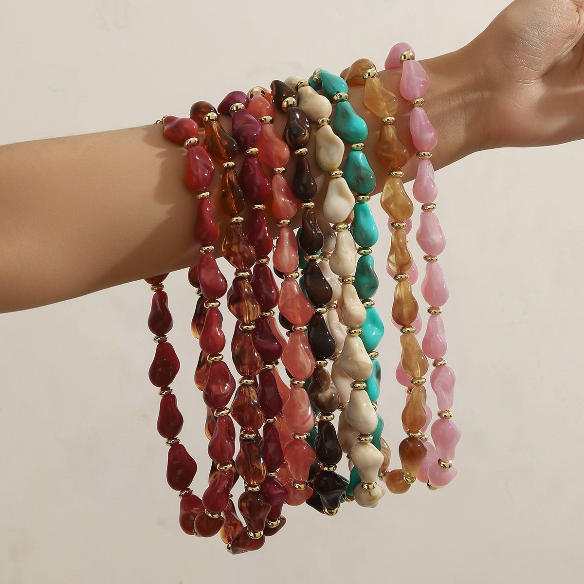 Acrylic irregular imitation Baroque beaded necklace, retro style collarbone chain, light luxury and high-end necklace for women detail image 2