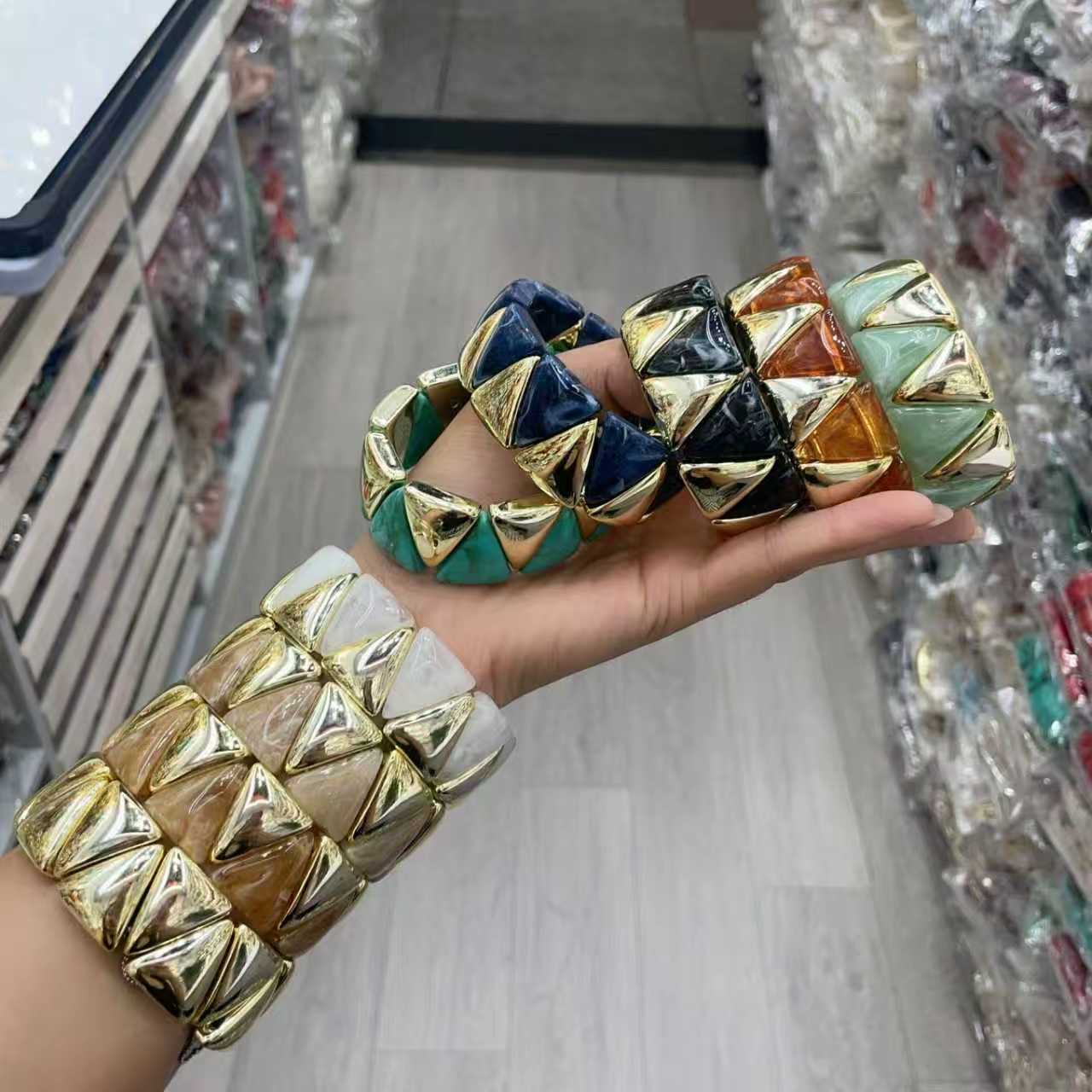 Cross-border European and American wide-sided interlaced diamond-shaped bracelet, with a light luxury and high-end feel, exaggerated and fashionable temperament, women's wholesale Application Scenario