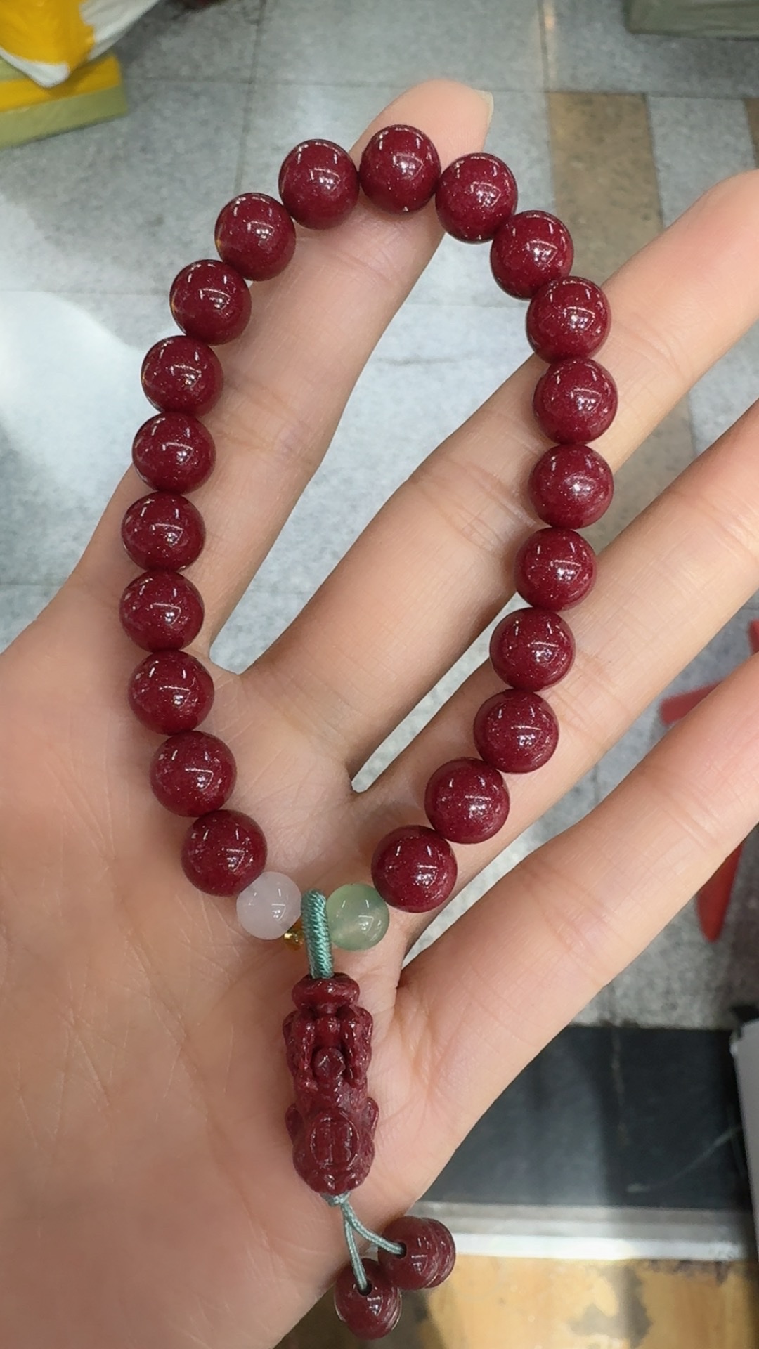 Original Zhusha crystal bracelet, a natural hand-woven collectible. Application Scenario