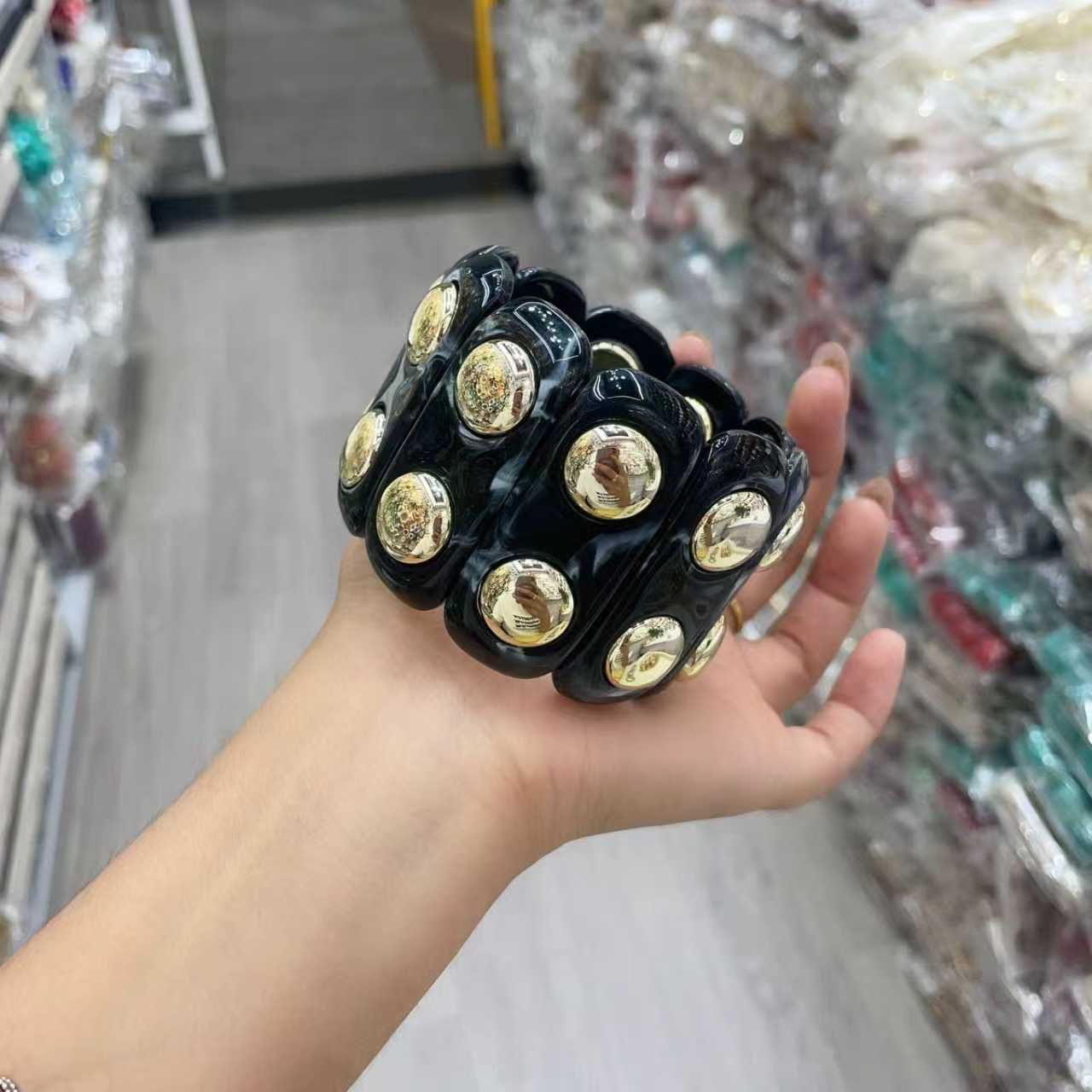 Middle East foreign trade niche retro high-end bracelet, double-layer design, handcrafted elastic rope wide rivet bracelet, resin details Picture