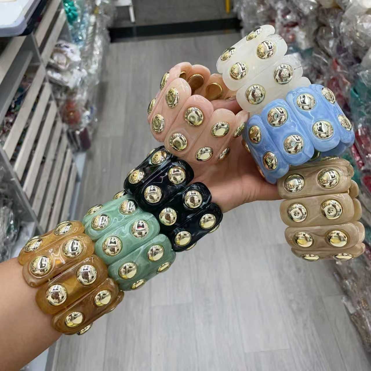 Middle East foreign trade niche retro high-end bracelet, double-layer design, handcrafted elastic rope wide rivet bracelet, resin detail image 2