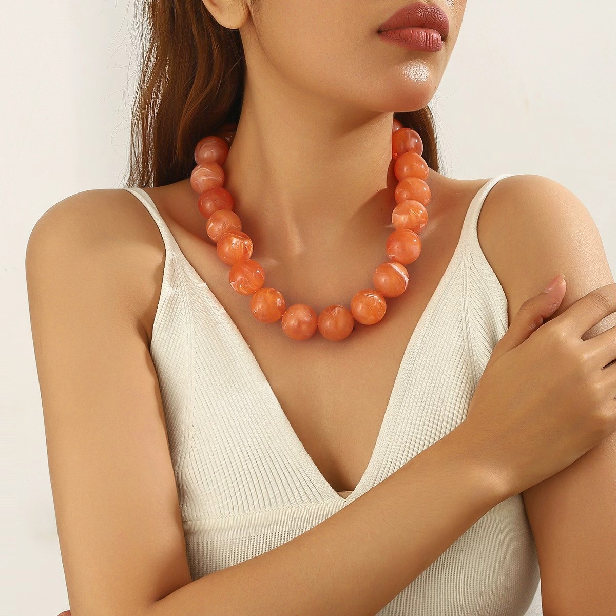 New European and American acrylic exaggerated colored beaded necklace, fashionable geometric round bead collar collarbone chain, versatile 24 miles Specification image