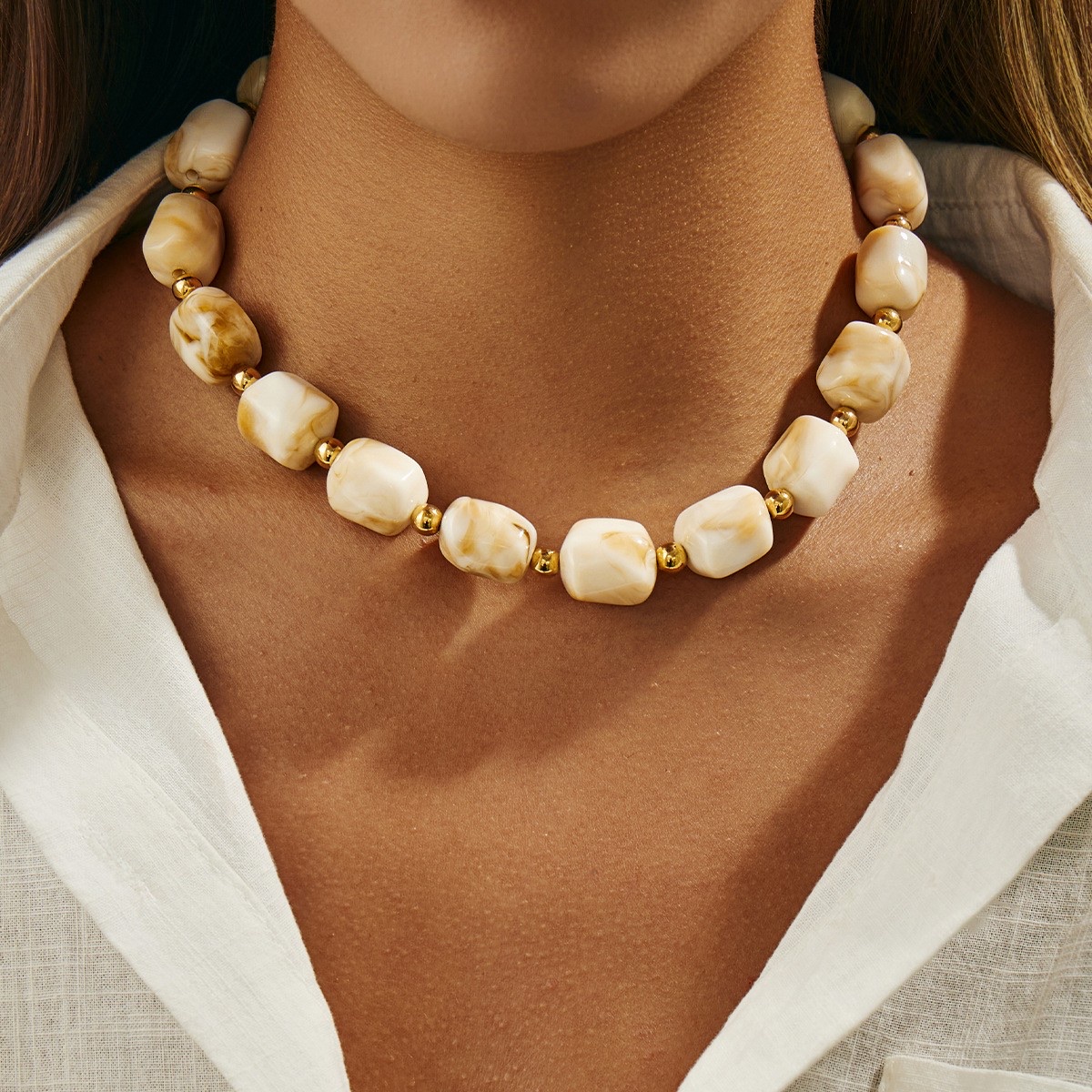 Wholesale of new cross-border fashion accessories from Europe and America, two-piece sets of acrylic beaded bracelets and necklaces Application Scenario