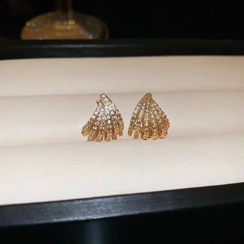 潮流嘻哈贝壳耳钉耳饰饰品个性时尚耳环女生气质百搭配饰品潮流款耳钉饰品耳饰饰品