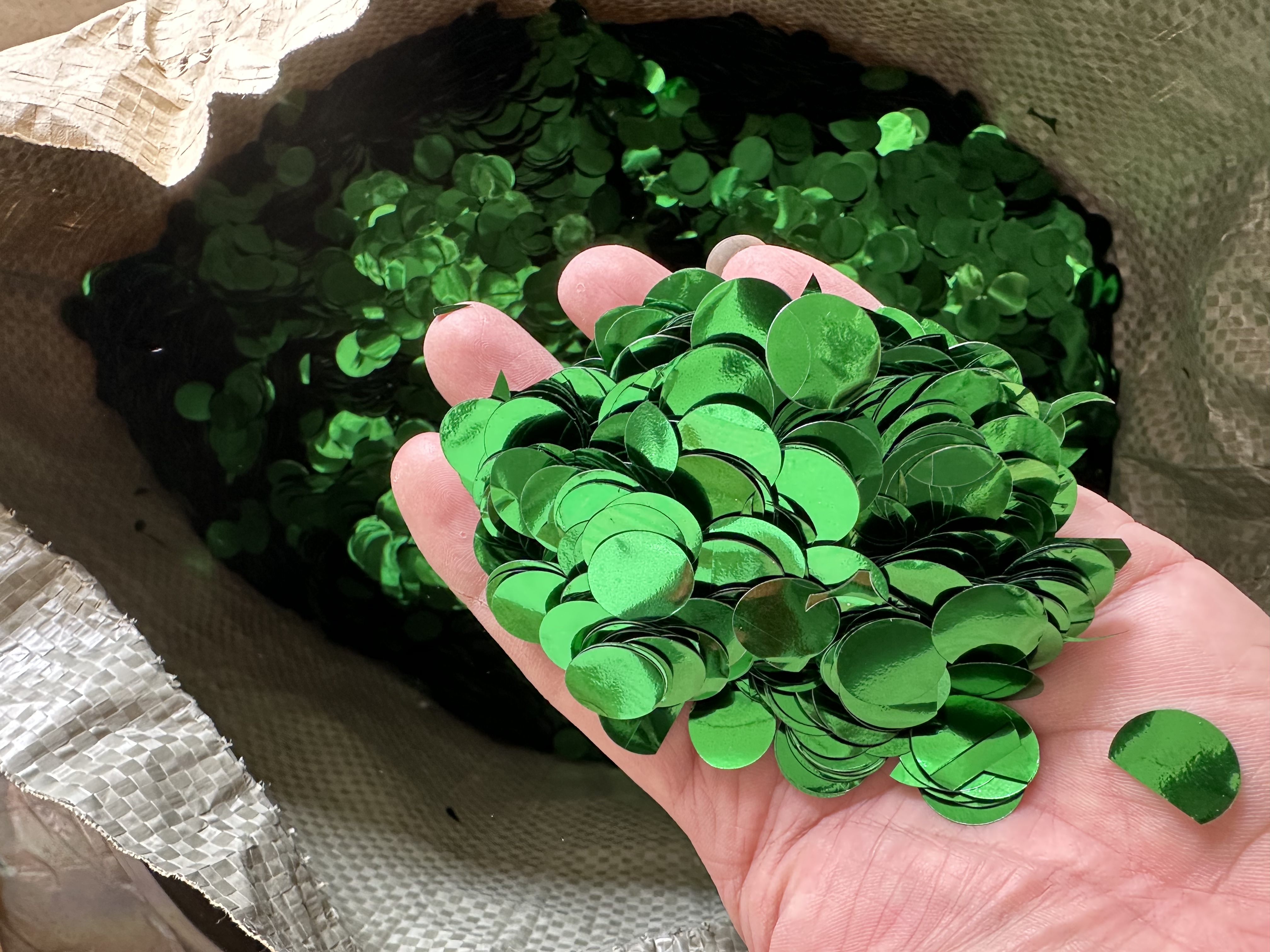 Factory direct sales of gold onion powder, laser sequins, glitter pieces, DIY handcrafted materials, sequin decoration, nail polish, glitter, handicrafts, decorative gold onion powder, glitter 2, wholesale of colored cat's eye glue, handicrafts, pearlescent powder, glitter, laser detail image 2