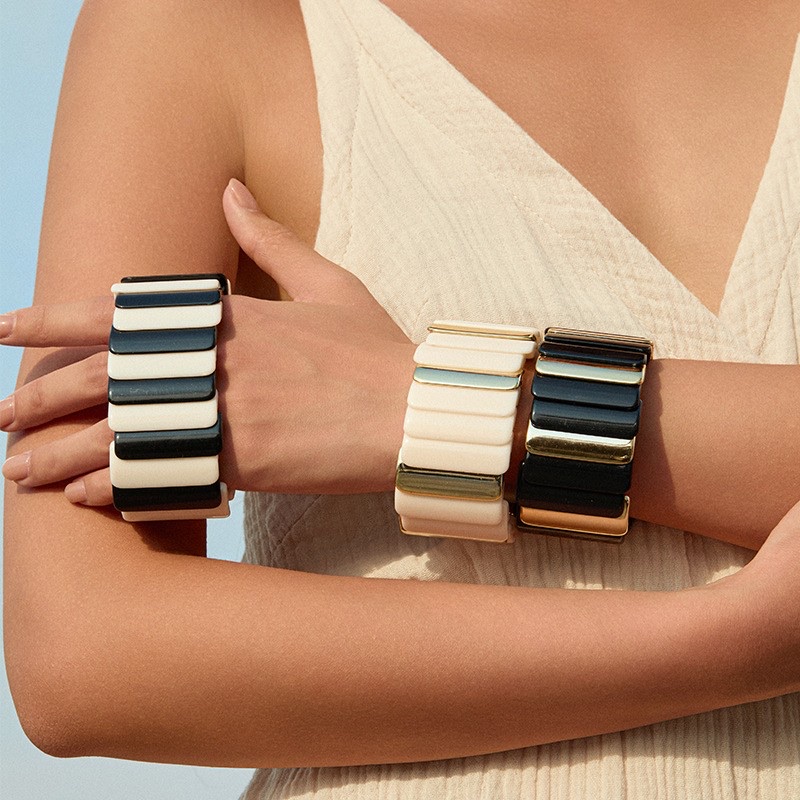 The Maillard style bracelet is a fashionable, trendy and personalized Bohemian elastic ladies' retro mixed-color patchwork bracelet details Picture