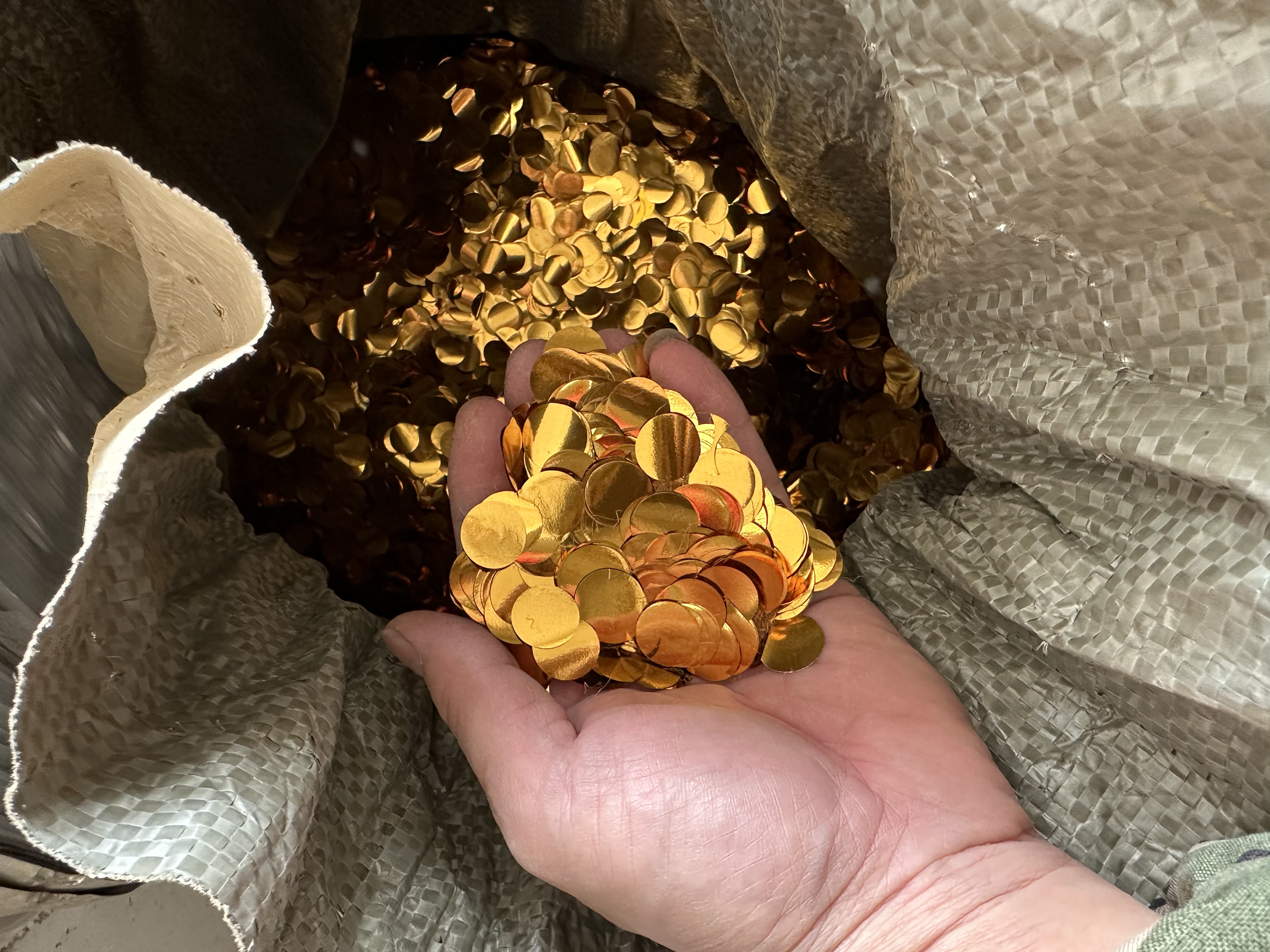 Factory direct sales of gold onion powder, laser sequins, glitter pieces, DIY handcrafted materials, sequin decoration, nail polish, glitter, handicrafts, decorative gold onion powder, glitter 2, wholesale of colored cat's eye glue, handicrafts, pearlescent powder, glitter, laser detail image 4